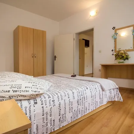 Konukevi & Marigold Baška Voda