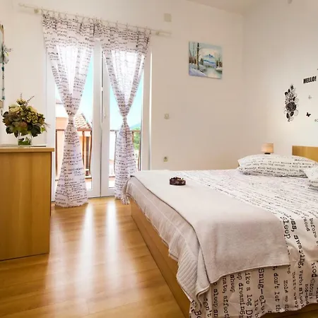 & Marigold Baška Voda