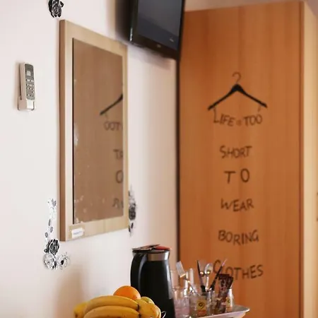 & Marigold Guest house Baska Voda