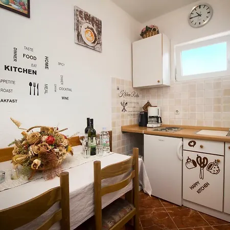 Konukevi & Marigold Baška Voda