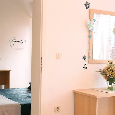 & Marigold Guest house Baska Voda